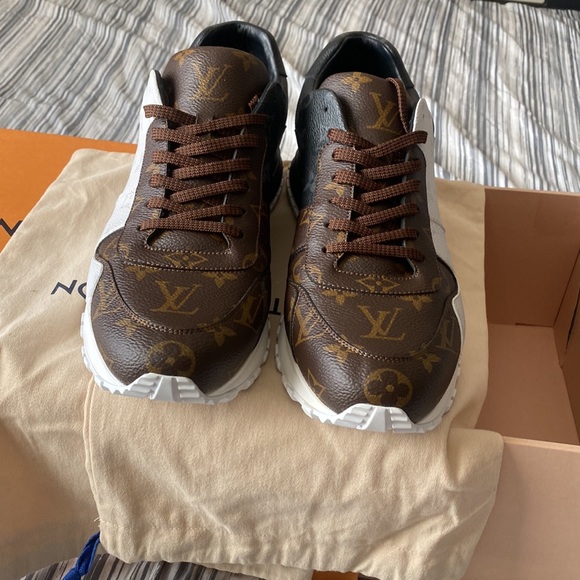 Louis Vuitton Run Away Sneakers size 11 only worn once still in great condition! - Picture 9 of 10